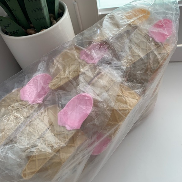 NEW Ice Cream Cone Bowls and Spoons - Set of 12 - Picture 4 of 8